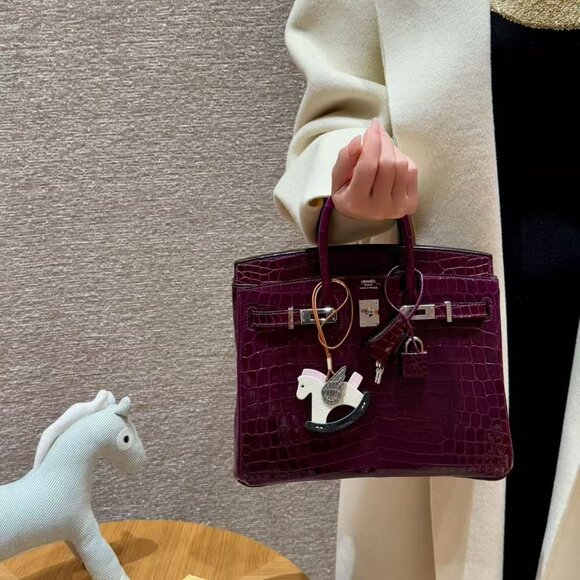 Classic Hermes Bag: A Stylish and Versatile Choice for Elegance - Picture 6 of 6